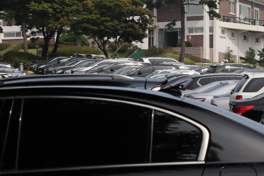 꽉찬 주차장.  사진=연합뉴스